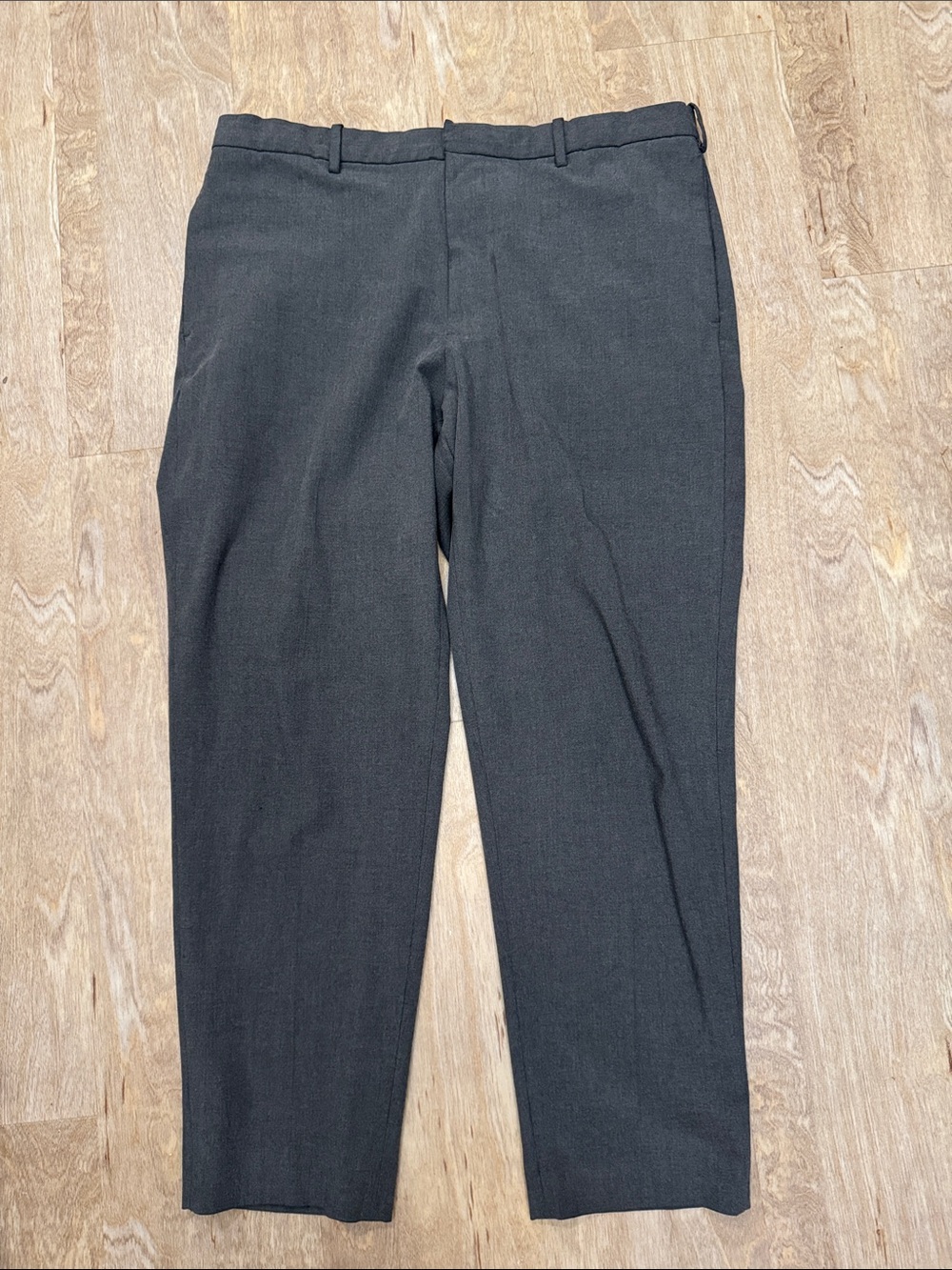 Uniqlo Classic Men's Dress Pants in Dark Gray
